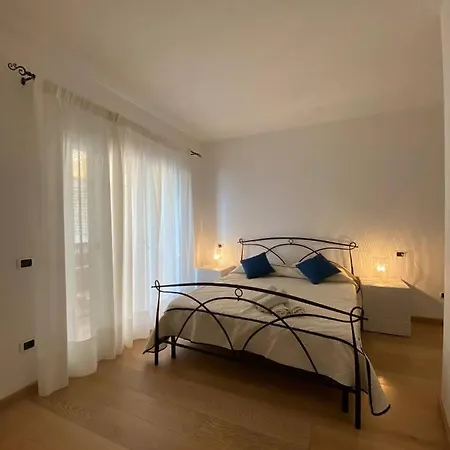 Apartment Trilocale Deluxe Fronte Spiaggia *
