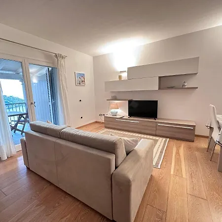Trilocale Deluxe Fronte Spiaggia Apartment *