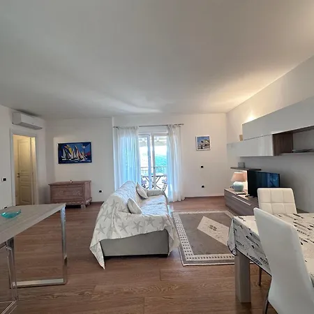 Apartment Trilocale Deluxe Fronte Spiaggia